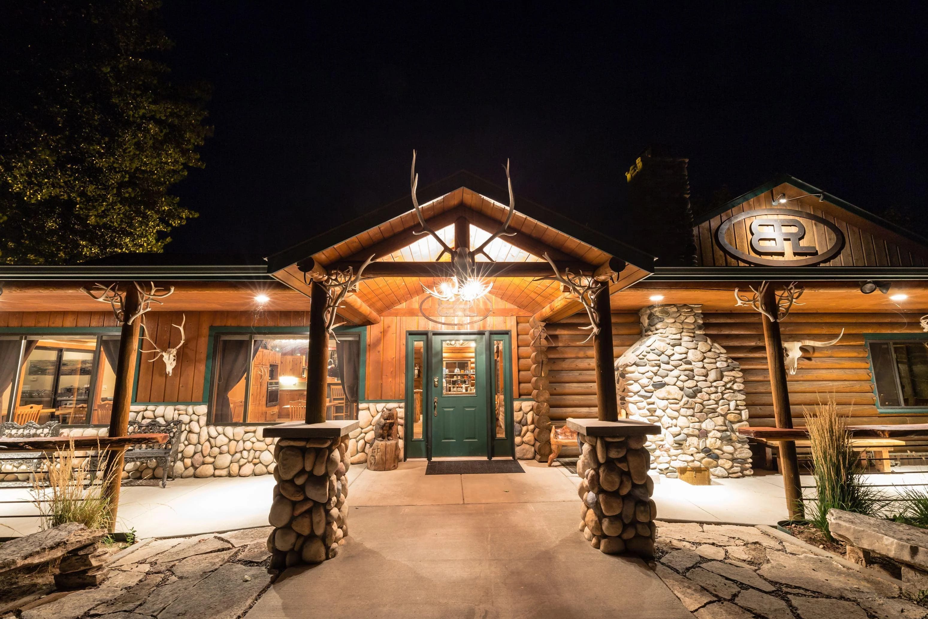 Bighorn River Lodge lodge photo