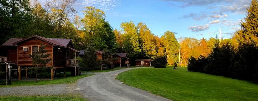 J&S Creekside Cabins lodge photo