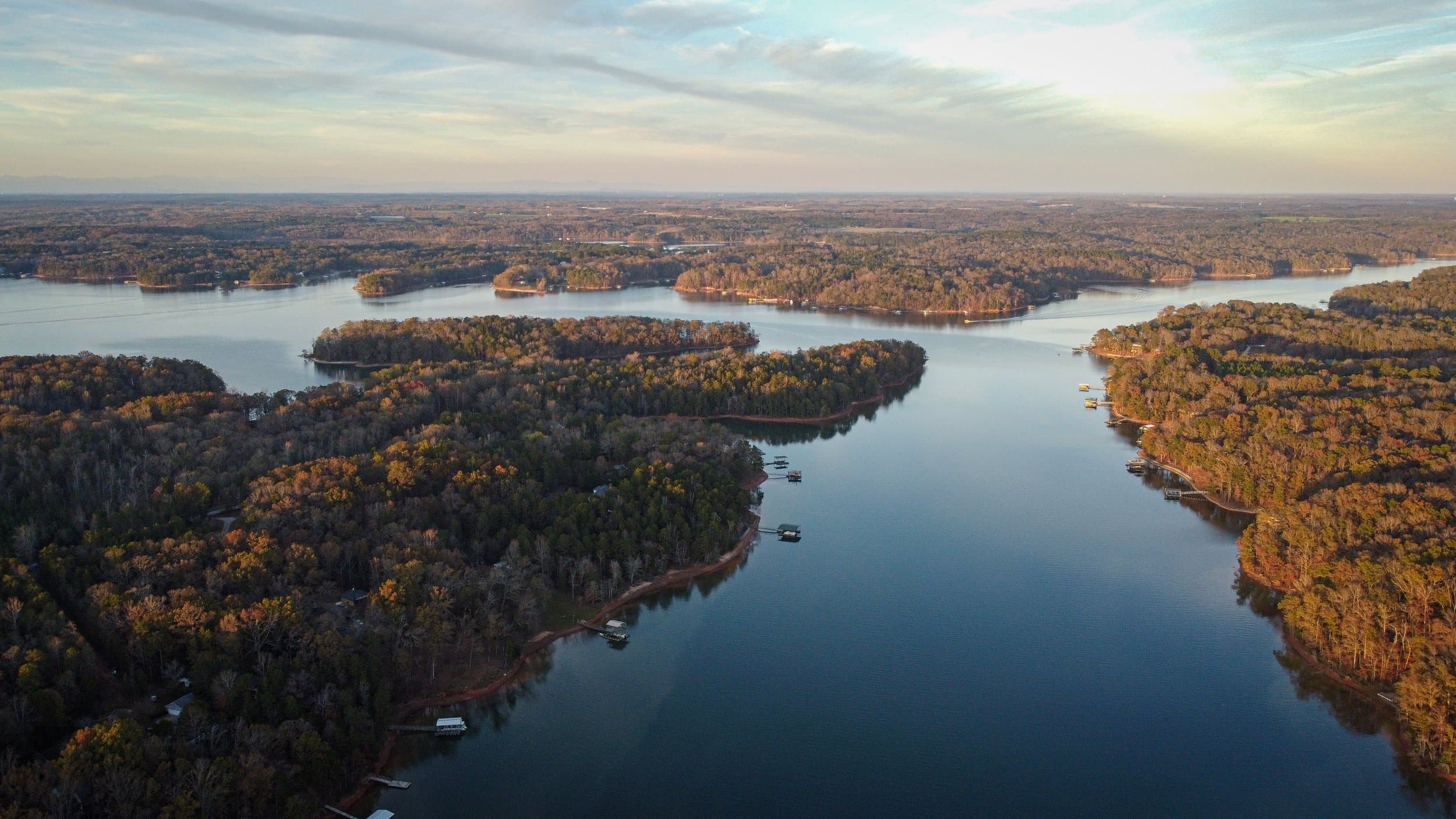 Hartwell Cove Resort lodge photo