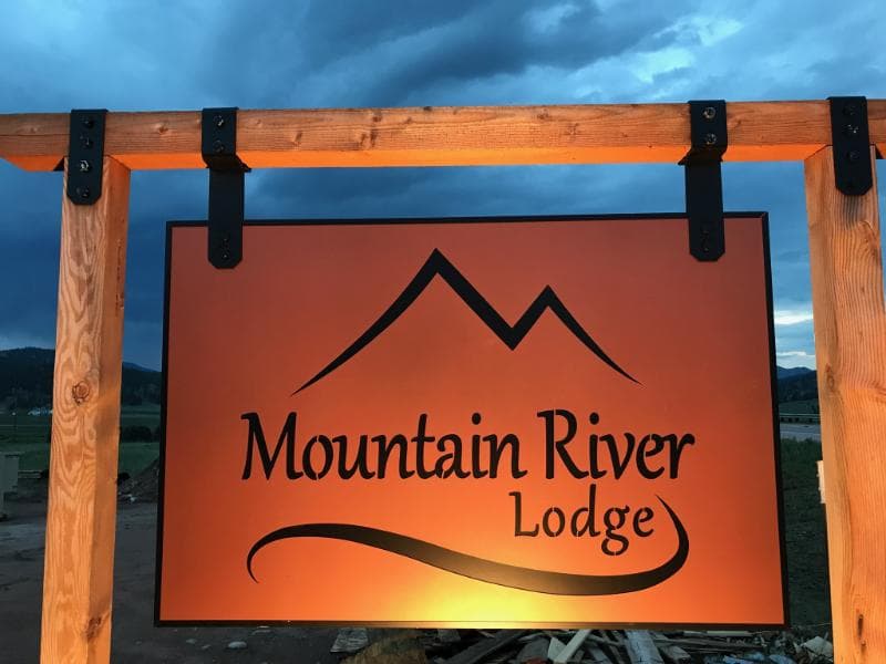 Mountain River Lodge and Cabins lodge photo