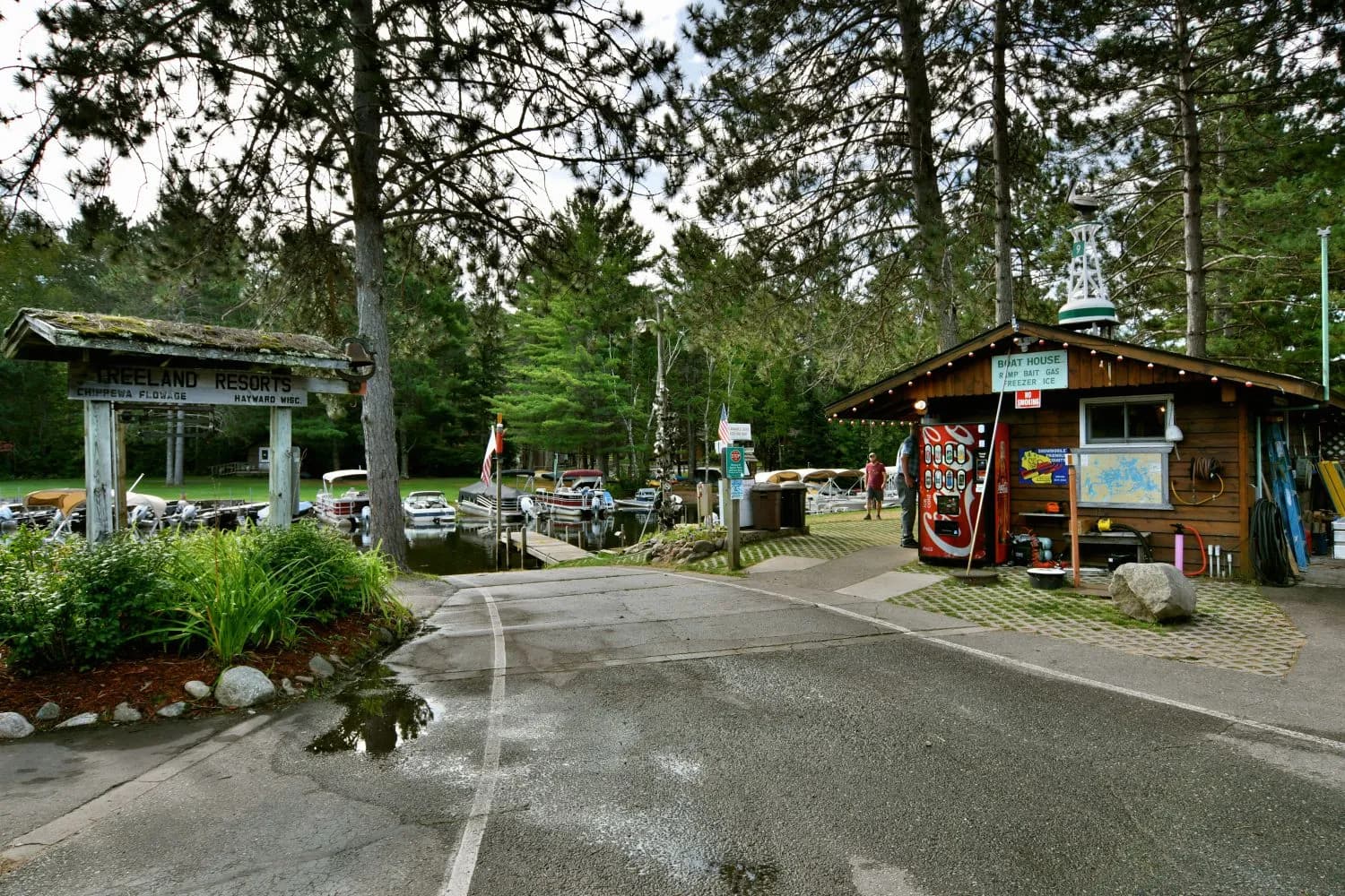 Treeland Resorts lodge photo