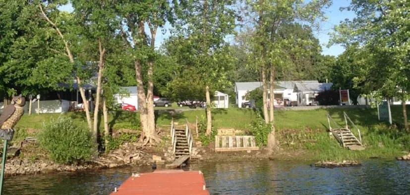West Shore Cabins lodge photo