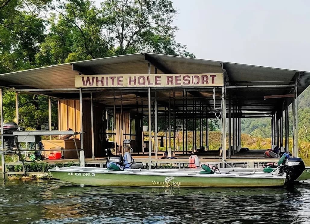 White Hole Resort lodge photo